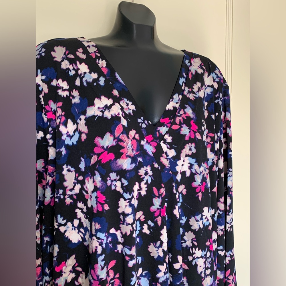 NWT Lane Bryant Black Watercolor Floral Top Wht/Pink/Blues Lovely neckline 34/36